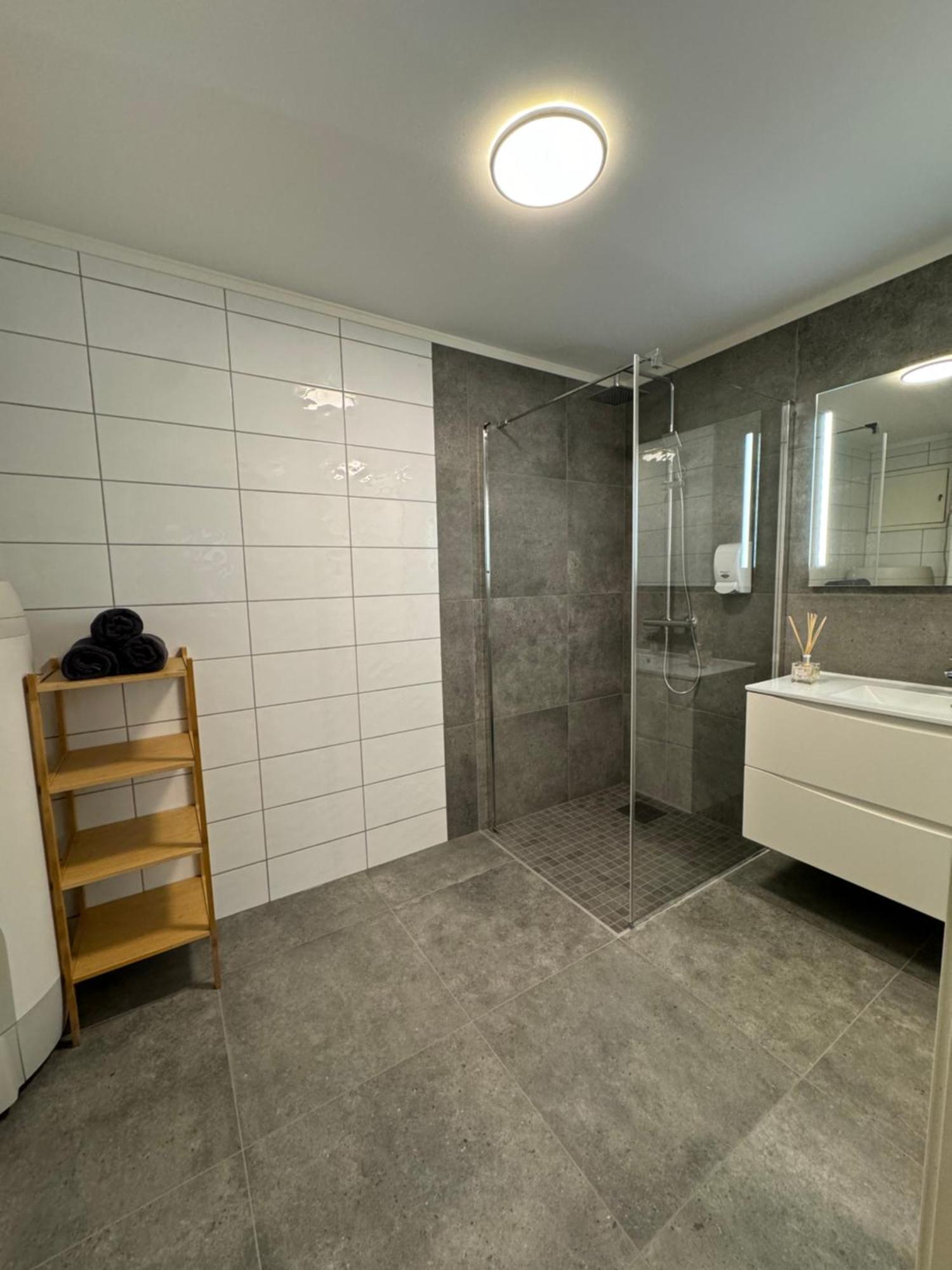 Charming 3-Bedroom Apartment In The Heart Of Кристіансунн Екстер'єр фото